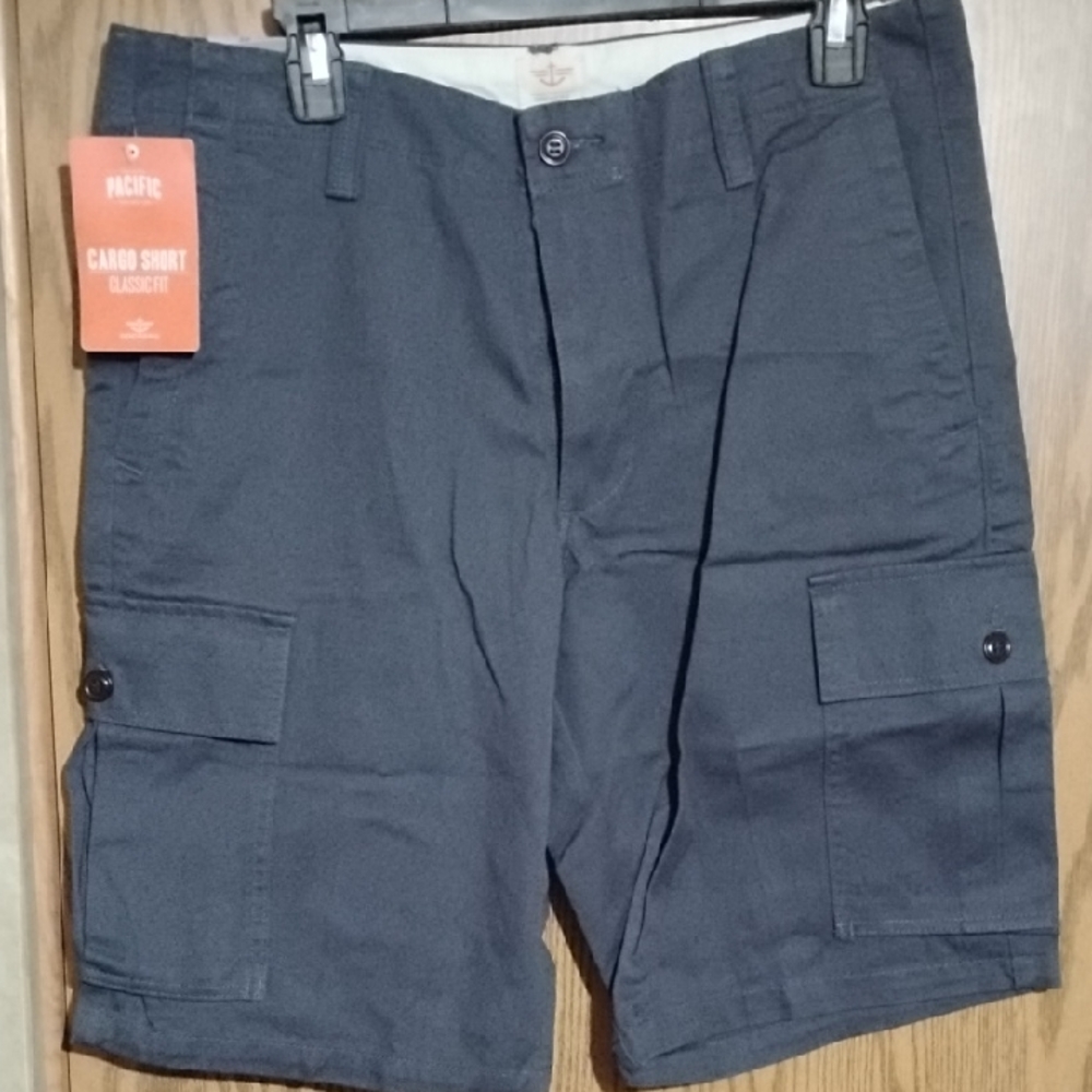 Dockers Pacific Cargo Short  Size 32.  Navy